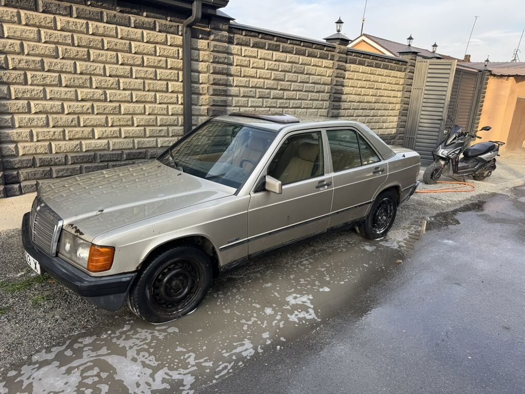 Mercedes-Benz 190: 1985 г., 1.8 л, Механика, Бензин, Седан: фото 7