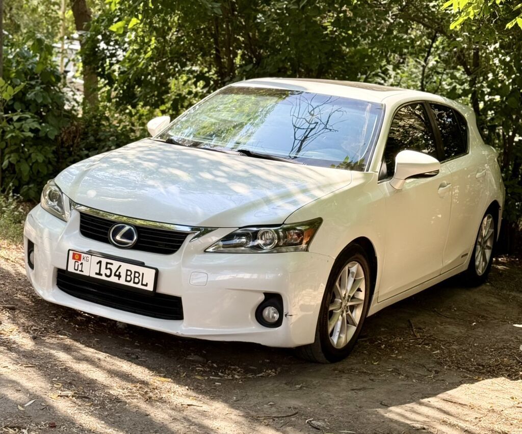 Lexus CT: 2013 г., 1.8 л, Автомат, Гибрид, Хэтчбэк: фото 2