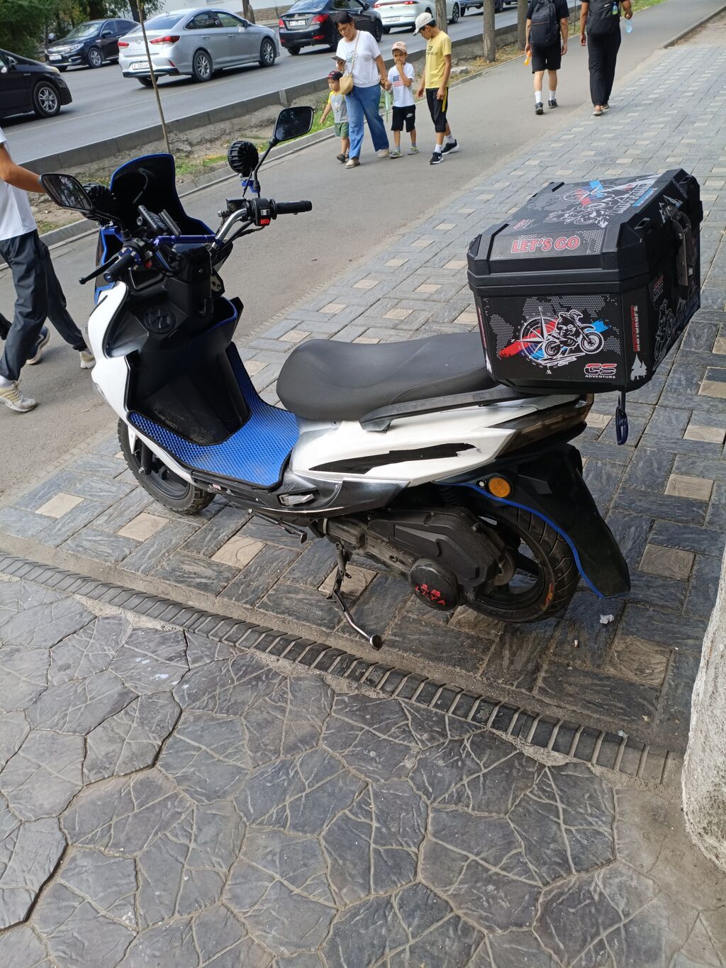 Продам Maksi 150cc (мотор LIYA) установлены: Кофр 47л Две доп фары: фото 4