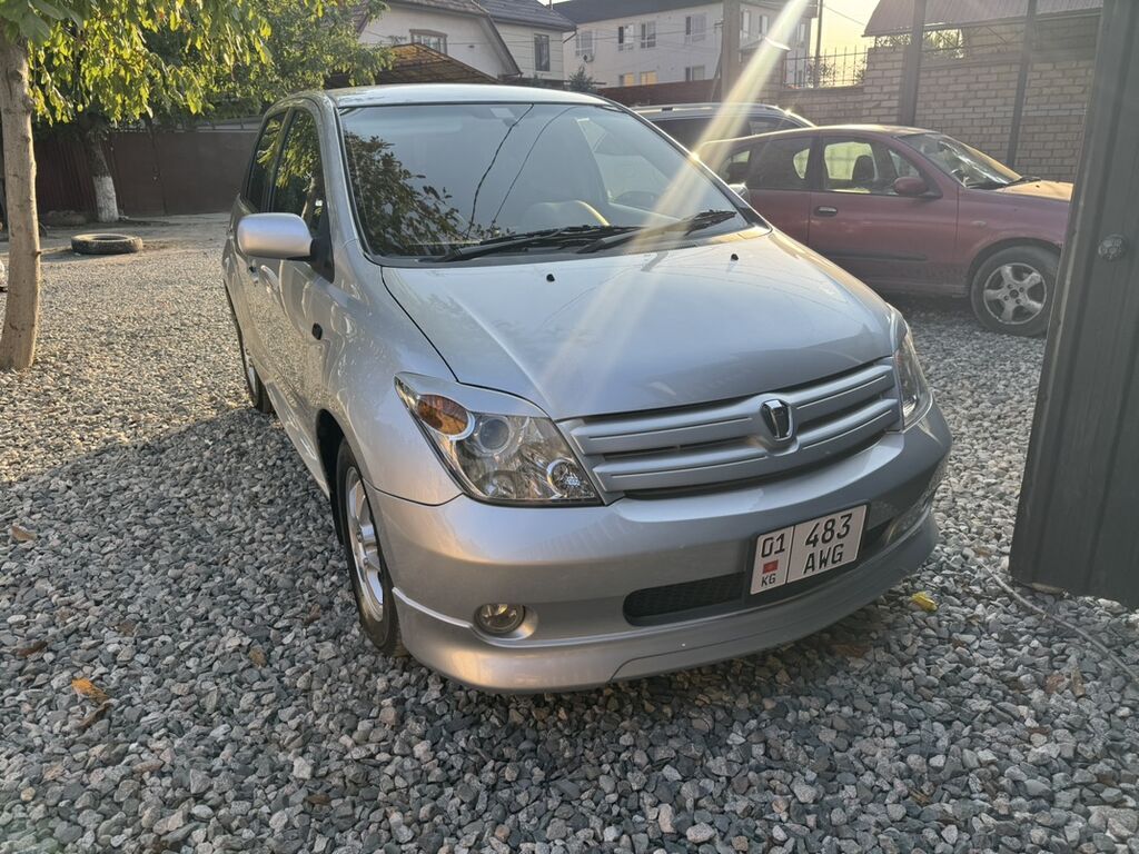 Toyota Ist: 2004 г., Автомат, Бензин, Хэтчбэк: фото 5
