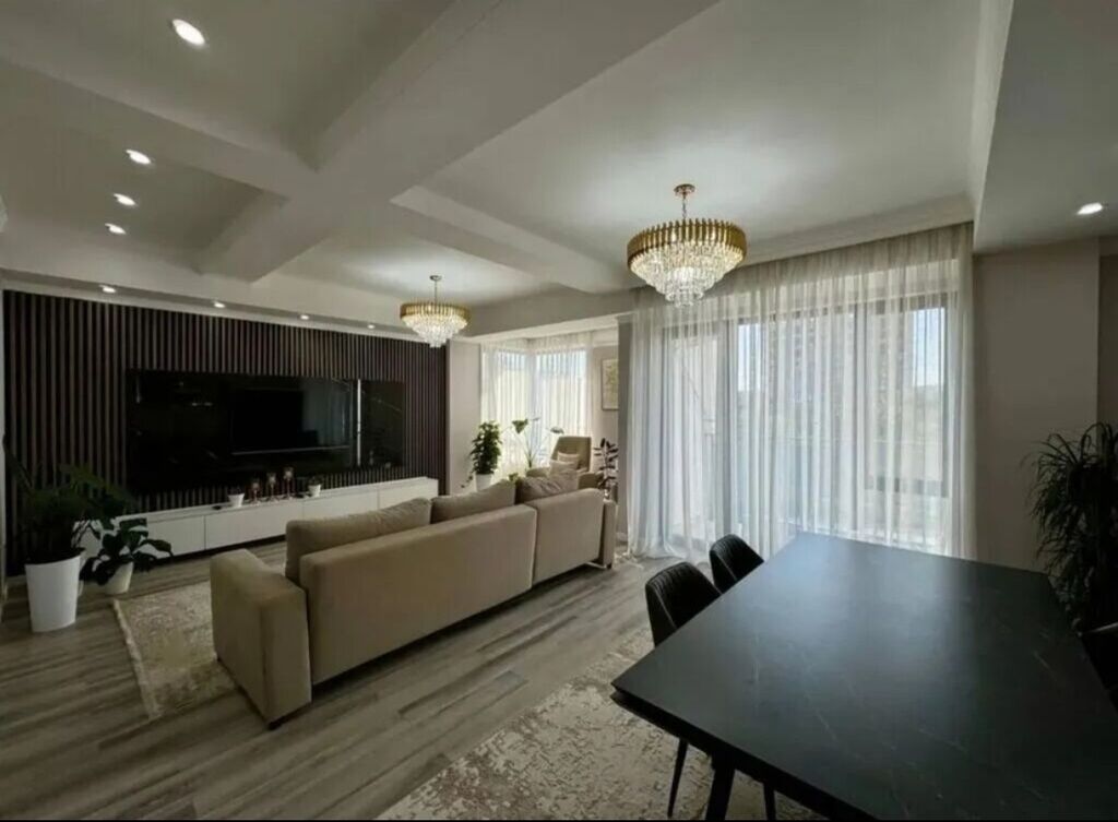4 комнаты, 120 м², Политех Элитка, 3 этаж, Дизайнерский ремонт: фото 2