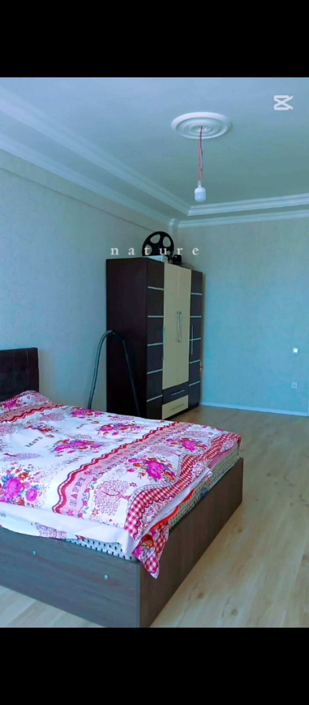 Ev yerləşir Abşeron rayonu Saray qəsəbəsində Saray MTK.Ev yalnız