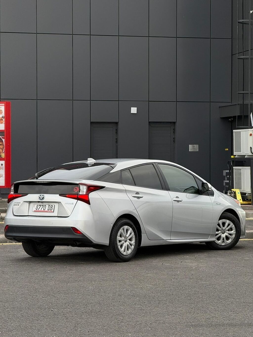 Toyota Prius: 2021 г., 1.8 л, Автомат, Гибрид, Лифтбек: фото 6
