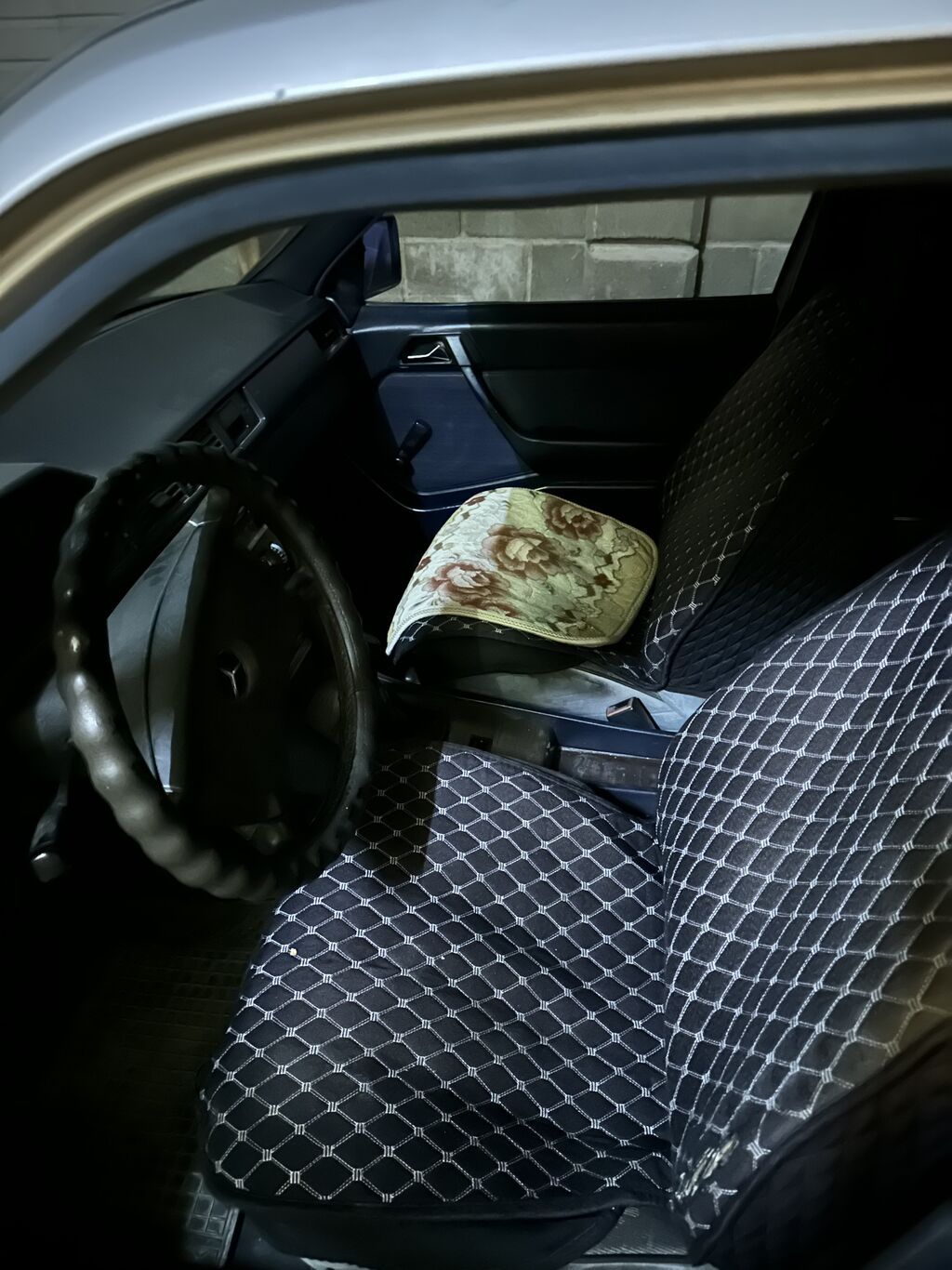 Mercedes-Benz 190: 1989 г., 2 л, Механика, Бензин, Седан: фото 1
