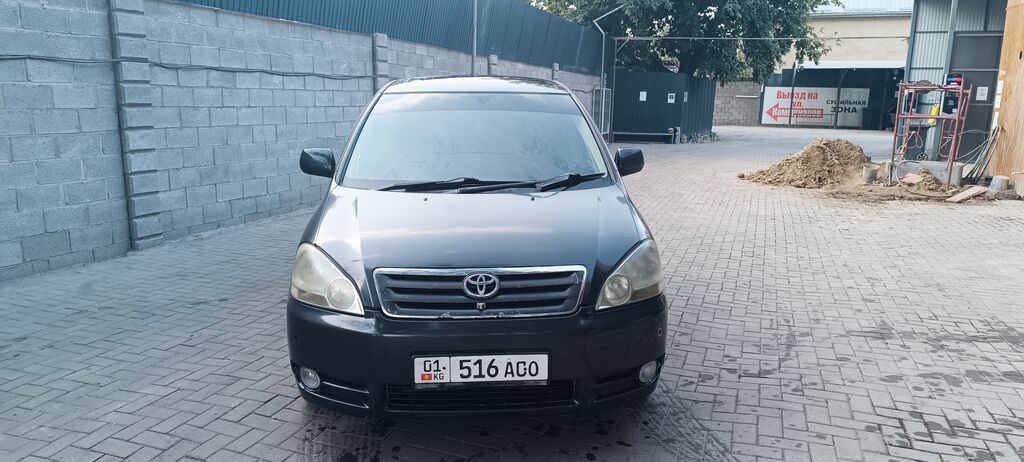 Toyota Ipsum: 2003 г., 2.4 л, Автомат, Бензин, Минивэн: фото 1