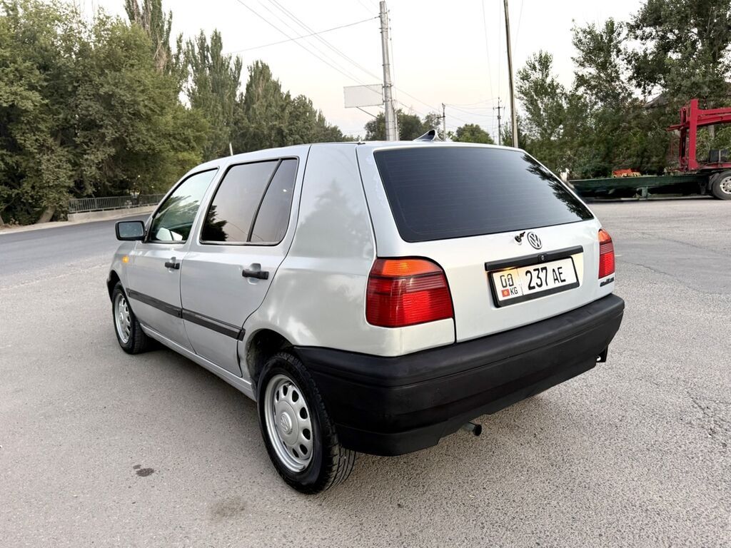 Volkswagen Golf: 1994 г., 1.6 л, Механика, Бензин, Хэтчбэк: фото 4