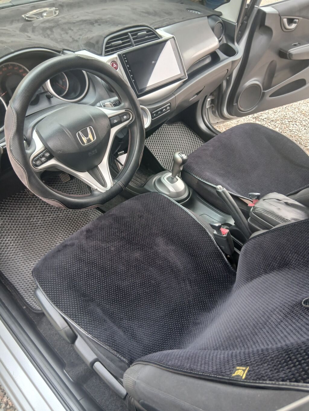 Honda Fit: 2010 г., 1.4 л, Автомат, Бензин, Хэтчбэк: фото 6
