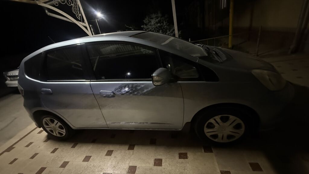 Honda Fit: 2011 г., 1.5 л, Автомат, Бензин, Хэтчбэк: фото 2