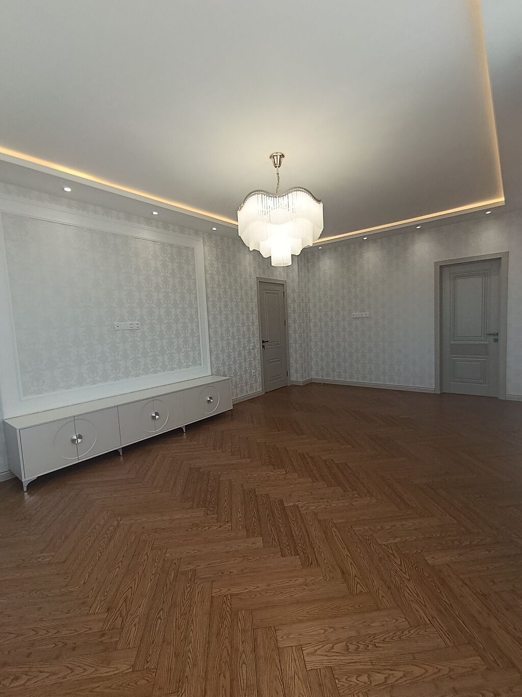 3 otaqlı, Yeni tikili, m. 8 Noyabr, 89 kv. m