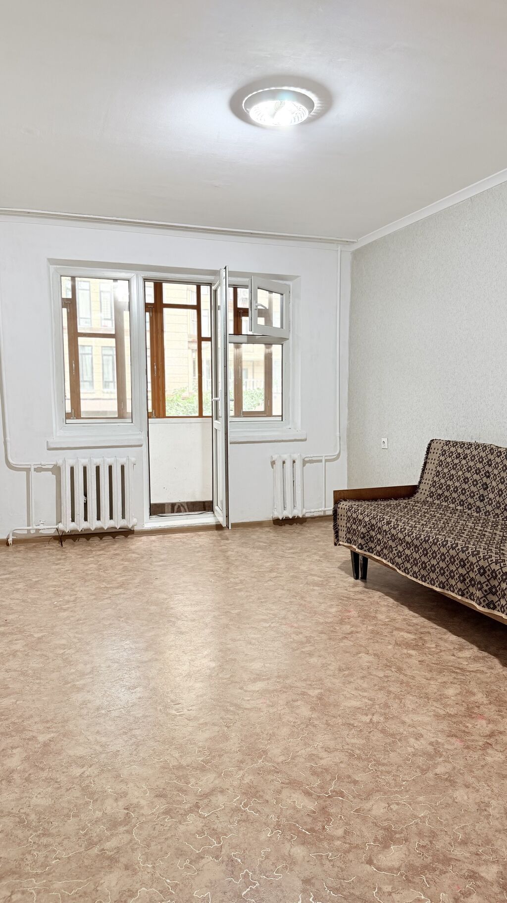 2 комнаты, 43 м², Юг-2 мкр 104 серия, 2 этаж, Старый ремонт: фото 1