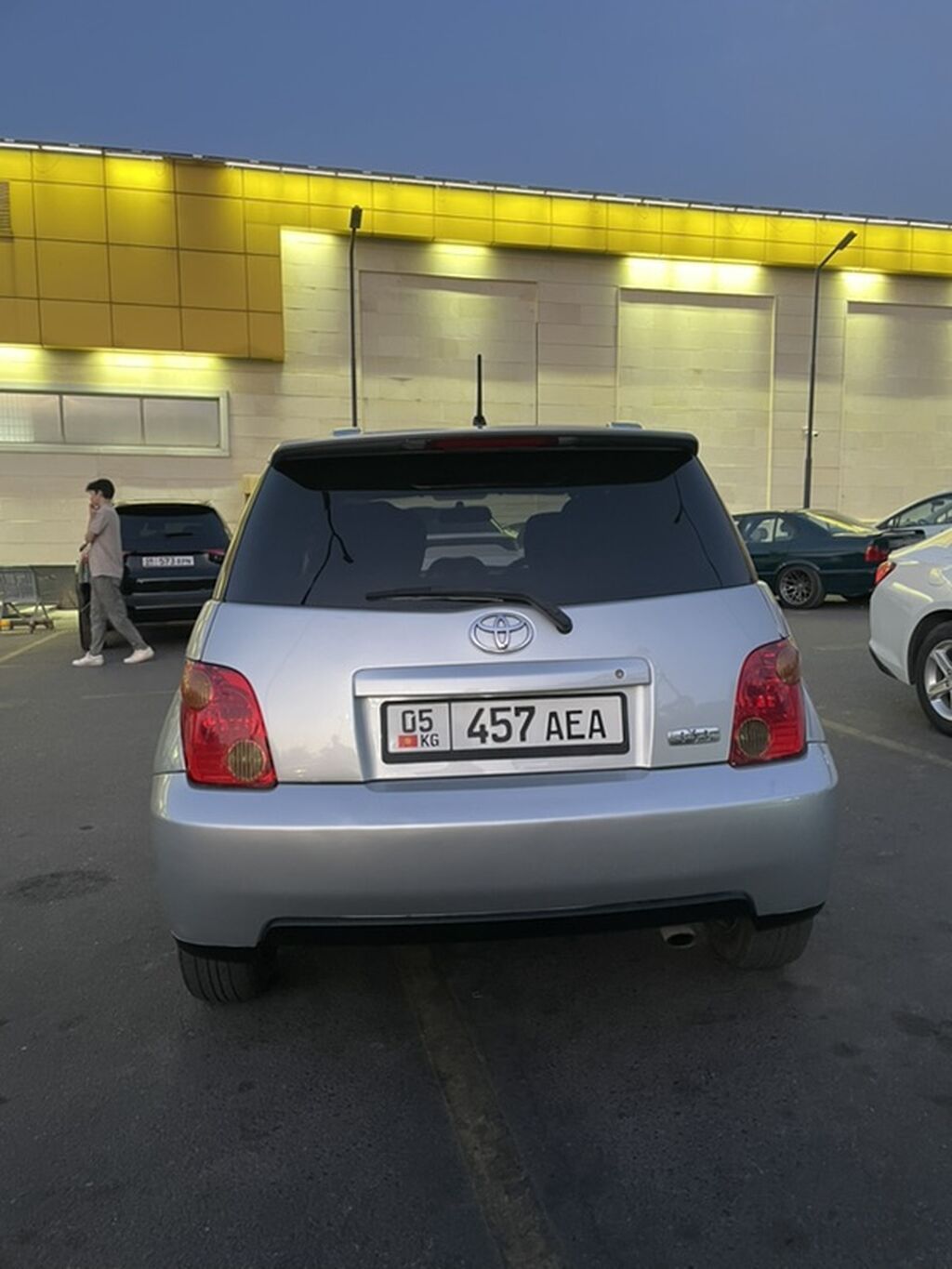 Toyota Ist: 2003 г., 1.5 л, Автомат, Бензин, Хэтчбэк: фото 3
