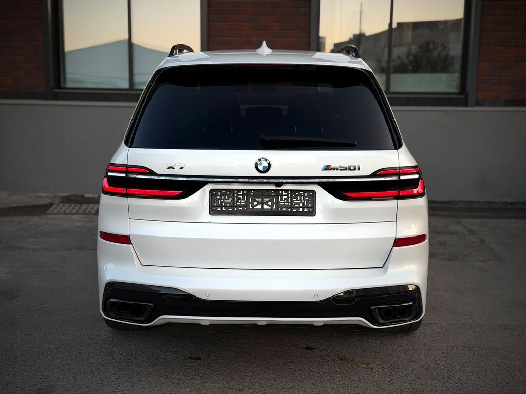BMW X7: 2020 г., 4.4 л, Автомат, Бензин, Внедорожник: фото 2