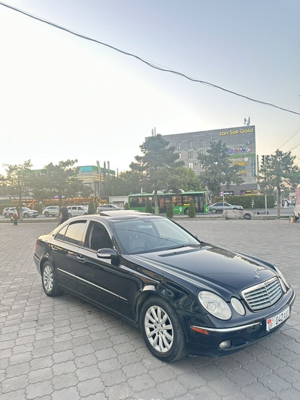 Mercedes-Benz E-Class: 2005 г., 3.5 л, Типтроник, Бензин, Седан: фото 2