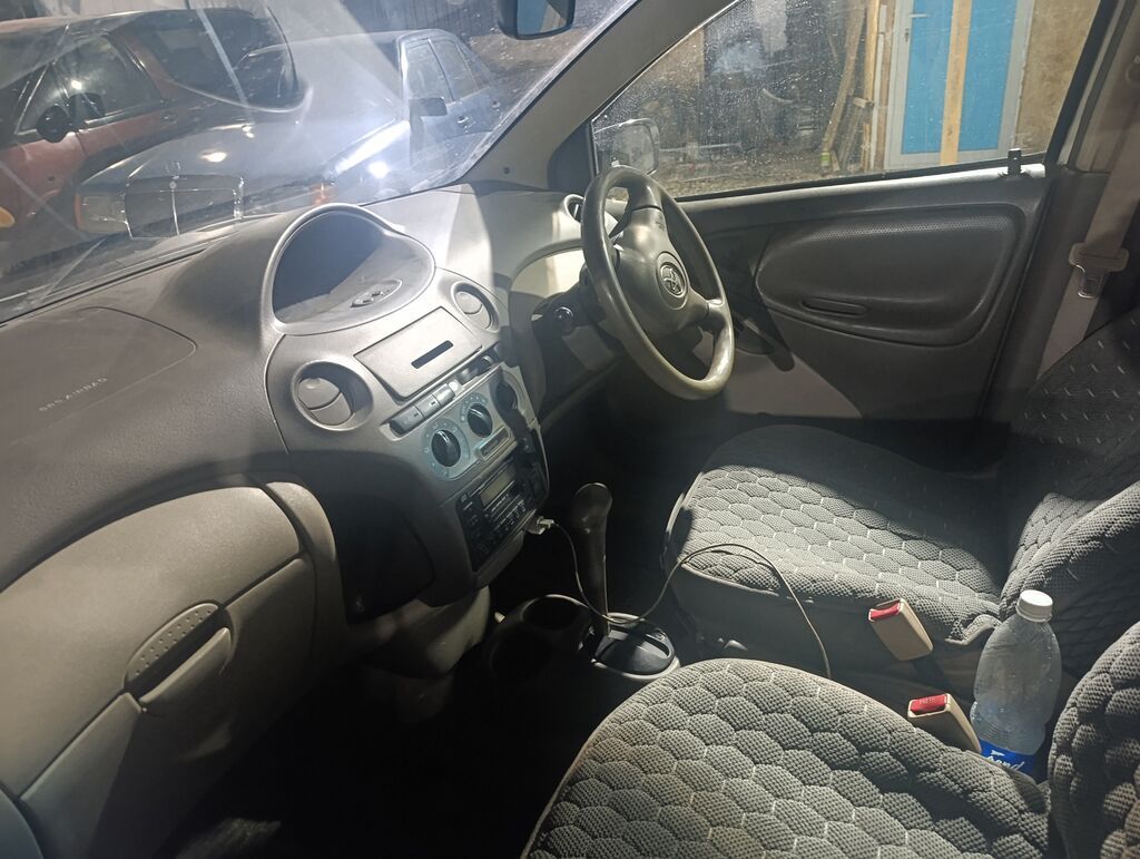 Toyota Platz: 2004 г., 1.3 л, Автомат, Бензин, Седан: фото 5