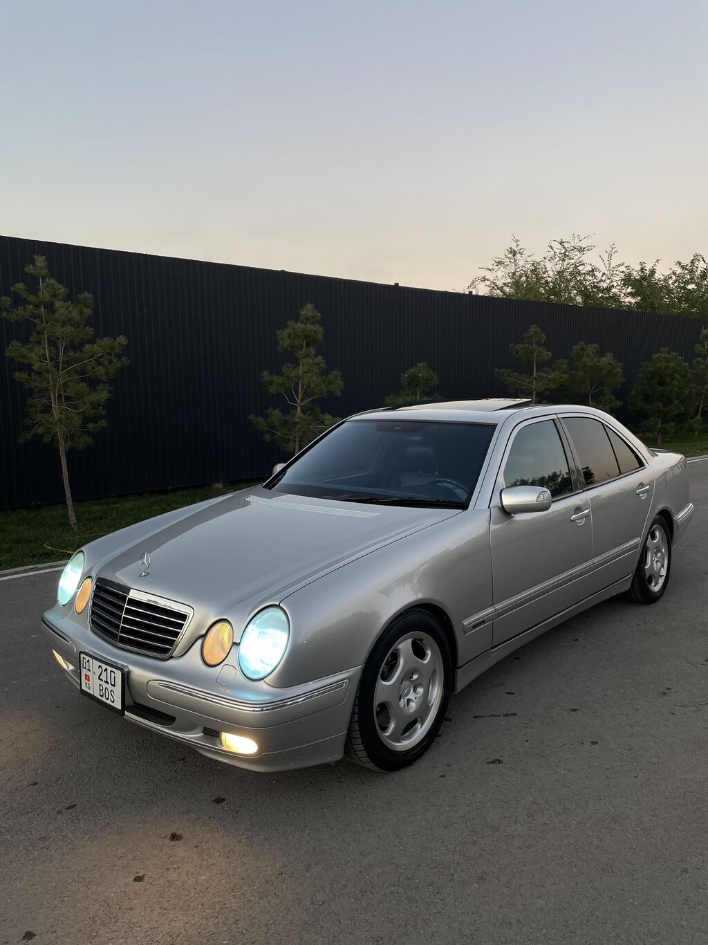 Mercedes-Benz E-Class: 2001 г., 4.3 л, Типтроник, Бензин, Седан: фото 3