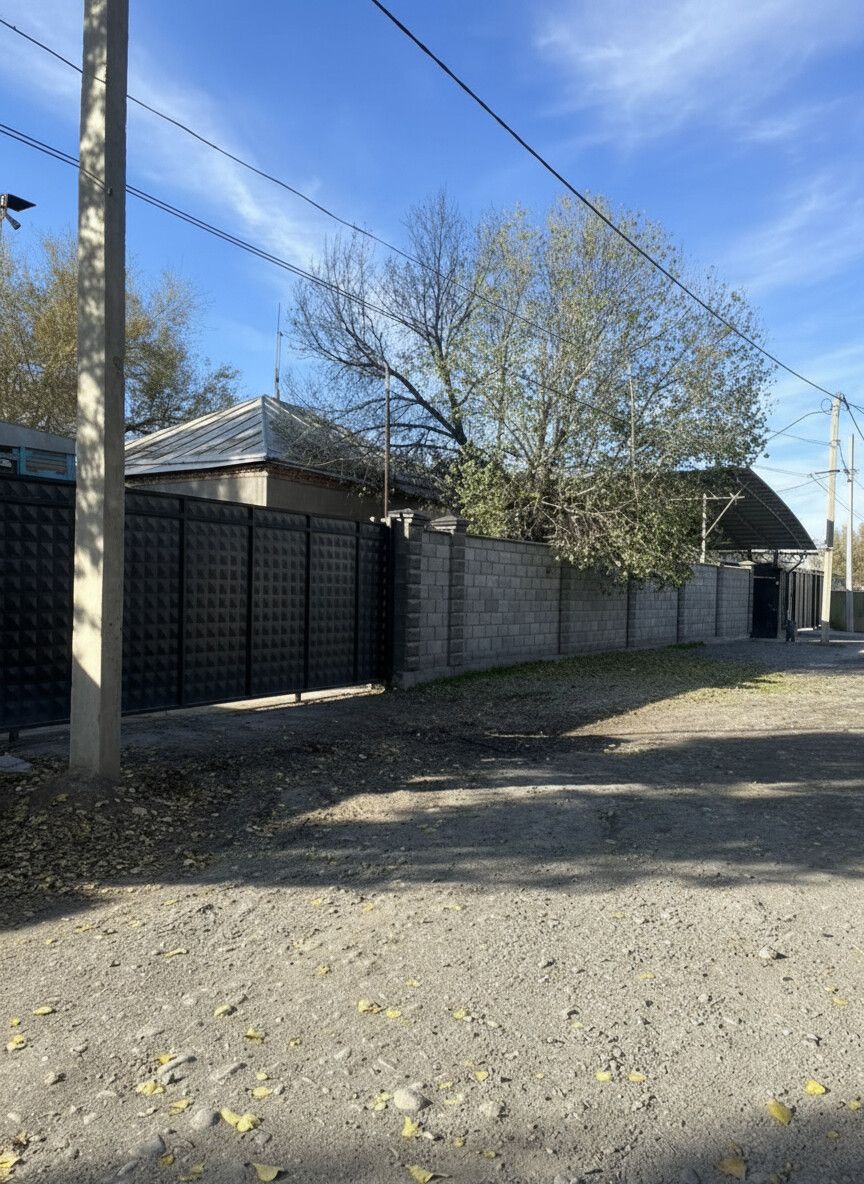 Продается дом с участком 10 соток ! Дом находится 200 метров от