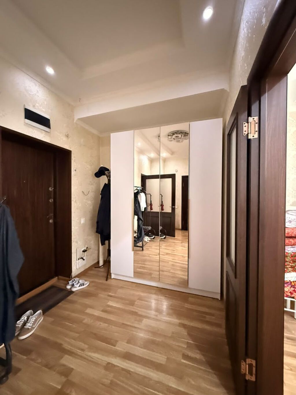2 комнаты, 62 м², 7 мкр Элитка, 2 этаж, Старый ремонт: фото 3