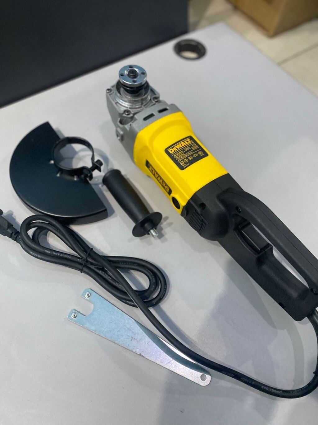 Новый, От электросети, Dewalt, 180 мм, Другая мощность: фото 5