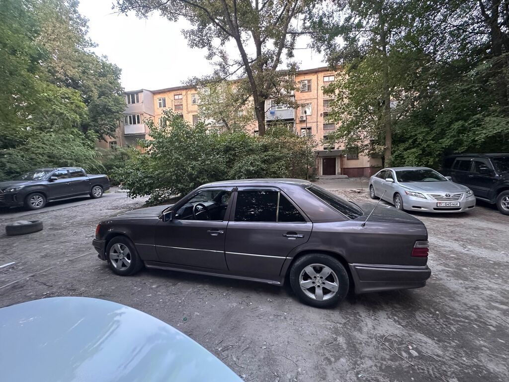 Mercedes-Benz W124: 1990 г., 2 л, Механика, Бензин, Седан — фото 5