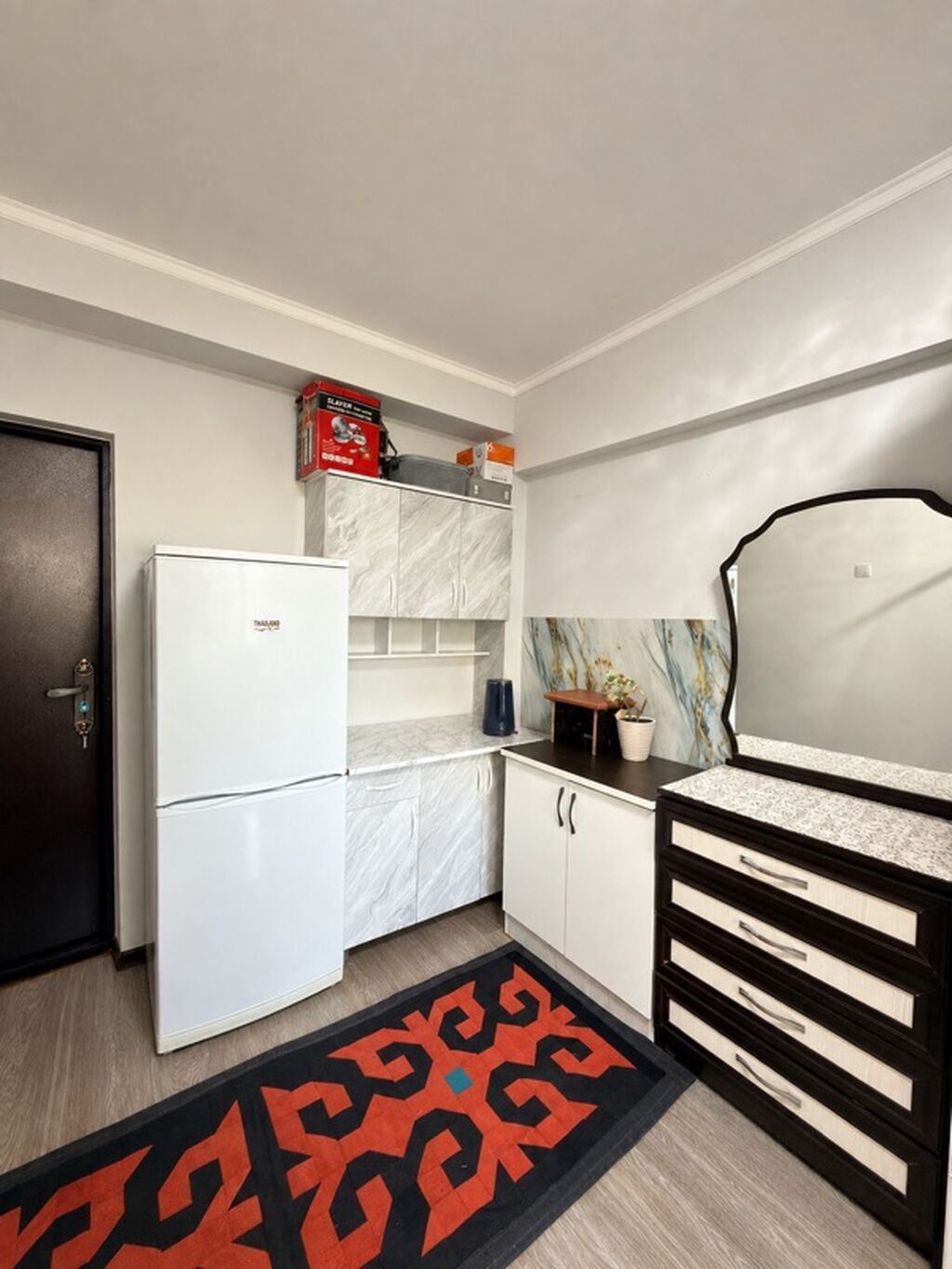 Студия, 17 м², Дордой Плаза ТРЦ Гостиничный тип, 3 этаж, Косметический ремонт: фото 3
