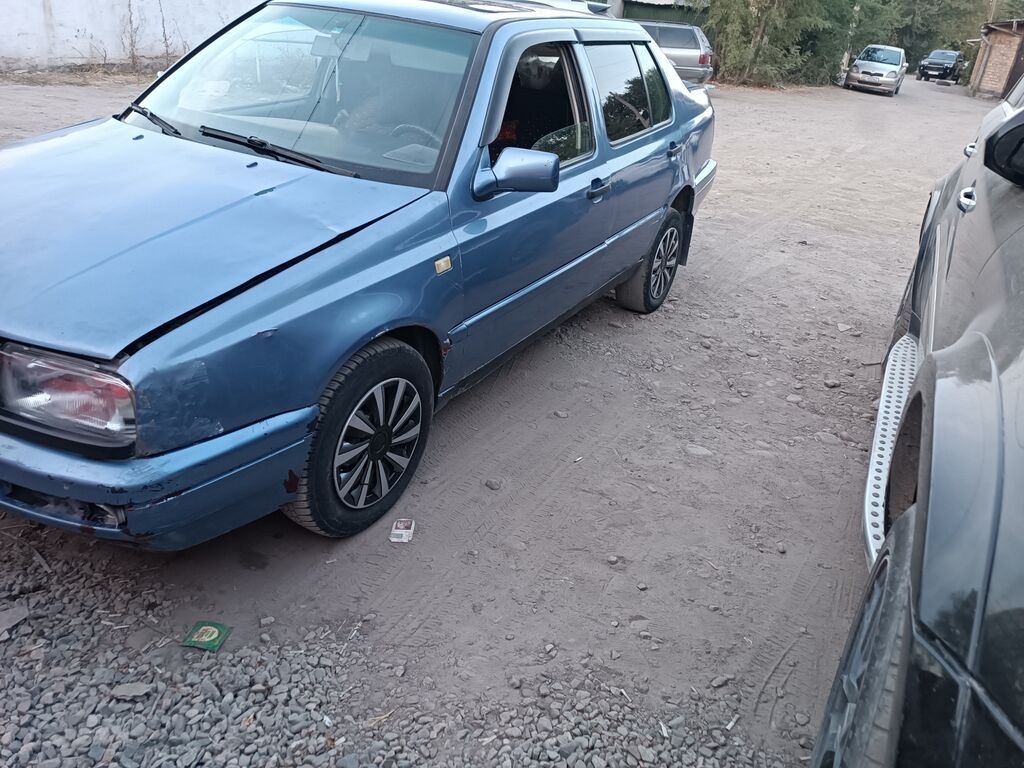 Volkswagen Vento: 1994 г., 1.8 л, Механика, Бензин, Седан: фото 7