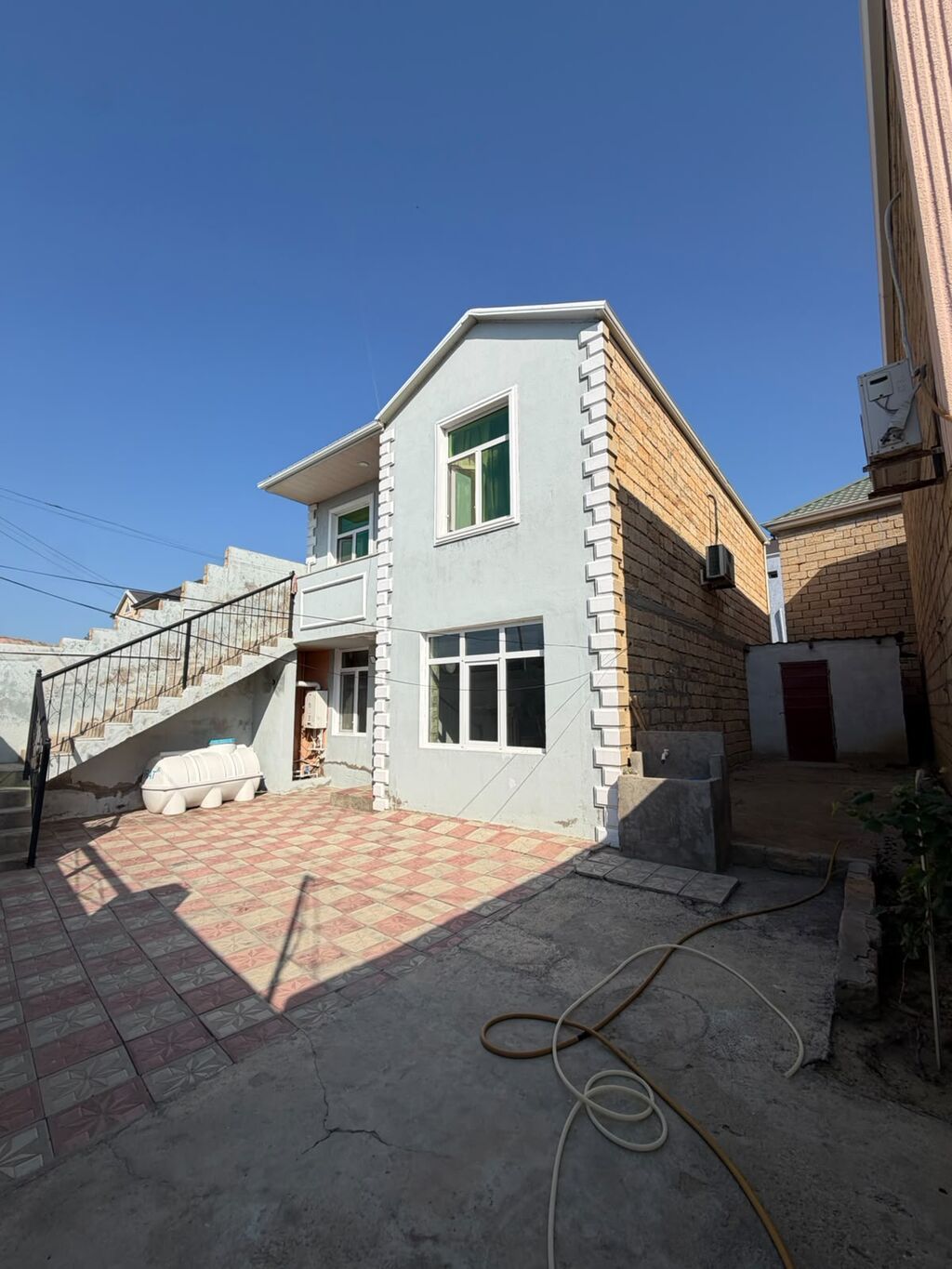 3 otaqlı, 120 kv. m, Orta təmir