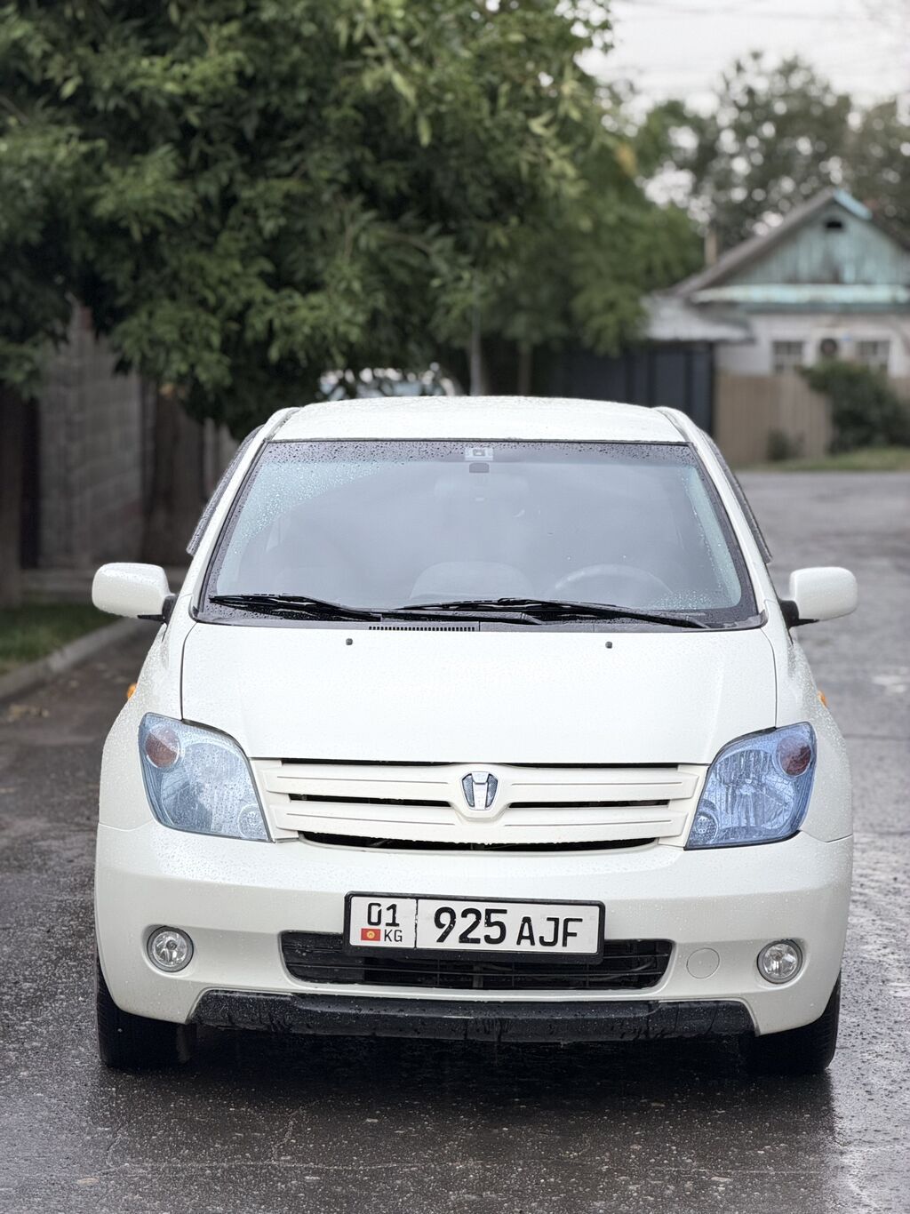 Toyota Ist: 2004 г., 1.5 л, Автомат, Бензин, Лифтбек: фото 2