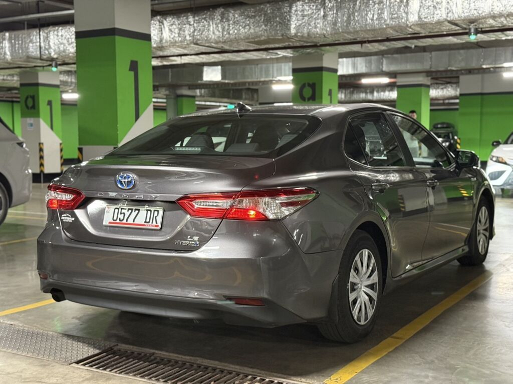 Toyota Camry: 2020 г., 2.5 л, Автомат, Гибрид, Седан: фото 5