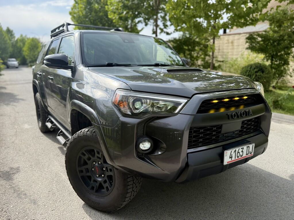 Toyota 4Runner: 2020 г., 4 л, Автомат, Бензин, Внедорожник: фото 2
