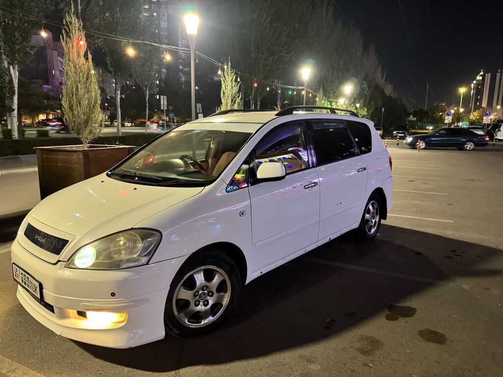 Toyota Ipsum: 2003 г., 2.4 л, Бензин, Минивэн: фото 3