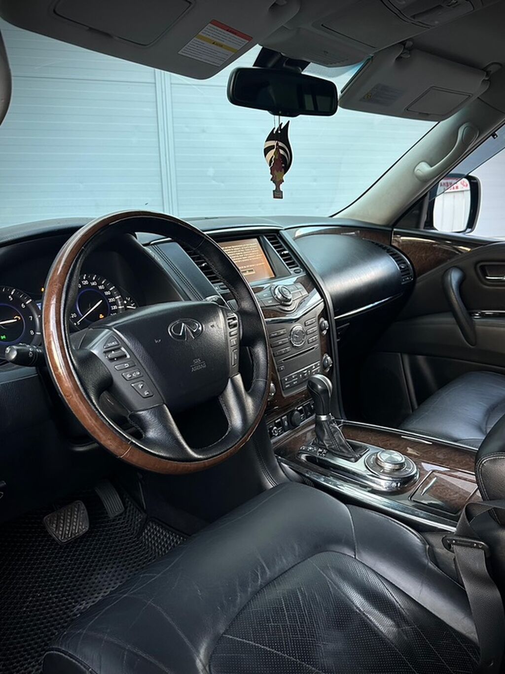 Infiniti QX56: 2012 г., 5.6 л, Автомат, Газ, Внедорожник: фото 3