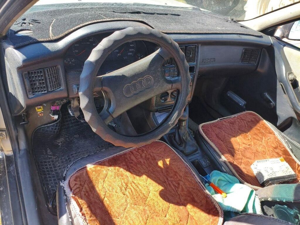 Audi 80: 1992 г., 2 л, Механика, Бензин, Седан: фото 3