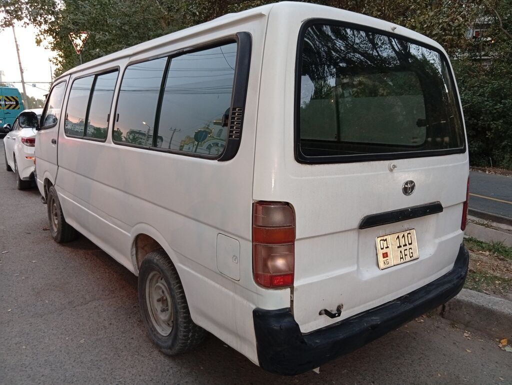 Toyota Hiace: 1999 г., 2 л, Механика, Бензин, Фургон: фото 7