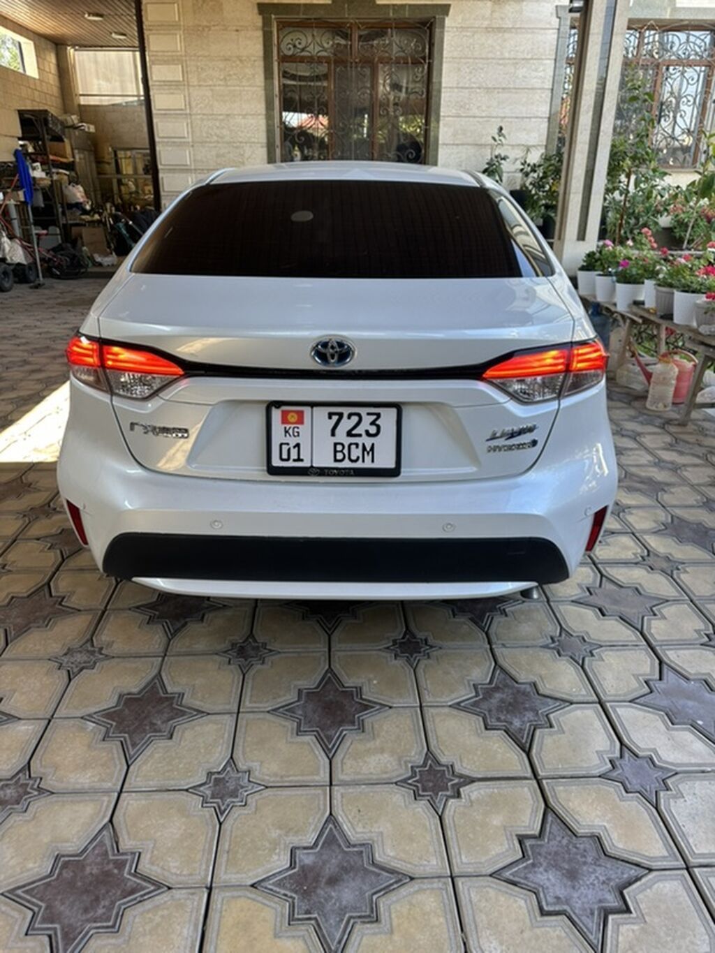 Toyota Corolla: 2021 г., 1.8 л, Автомат, Гибрид, Седан: фото 4