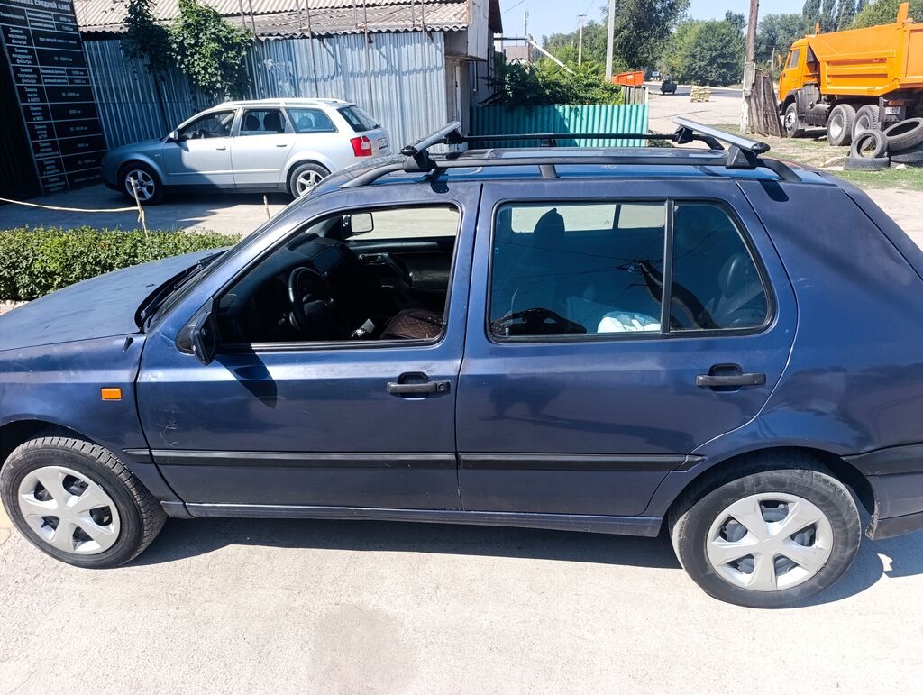 Volkswagen Golf: 1995 г., 1.6 л, Механика, Бензин, Хэтчбэк: фото 3