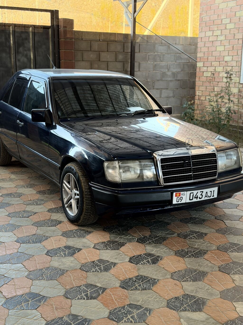 Mercedes-Benz W124: 1988 г., 2 л, Автомат, Бензин, Седан: фото 8