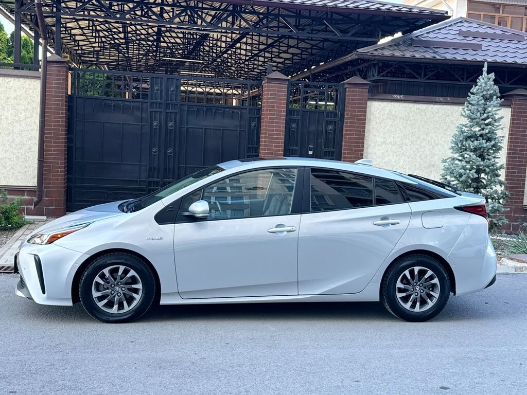 Toyota Prius: 2021 г., 1.8 л, Робот, Гибрид, Лифтбек: фото 5