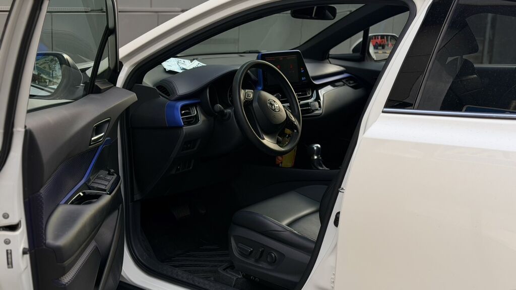 Toyota C-HR: 2021 г., 2 л, Вариатор, Бензин, Кроссовер: фото 3