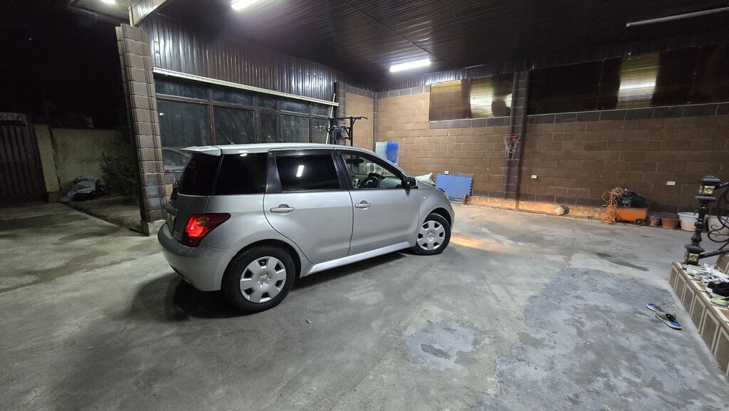 Toyota Ist: 2003 г., 1.3 л, Автомат, Бензин, Хэтчбэк: фото 3