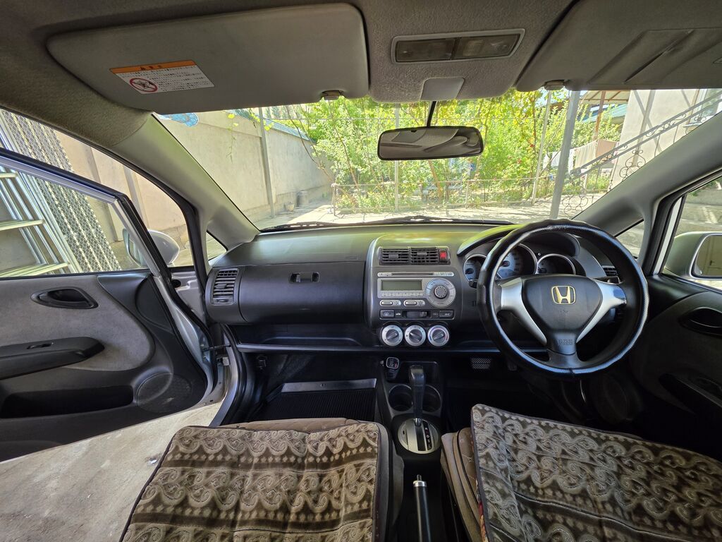 Honda Fit: 2005 г., 1.3 л, Вариатор, Бензин, Хэтчбэк: фото 5