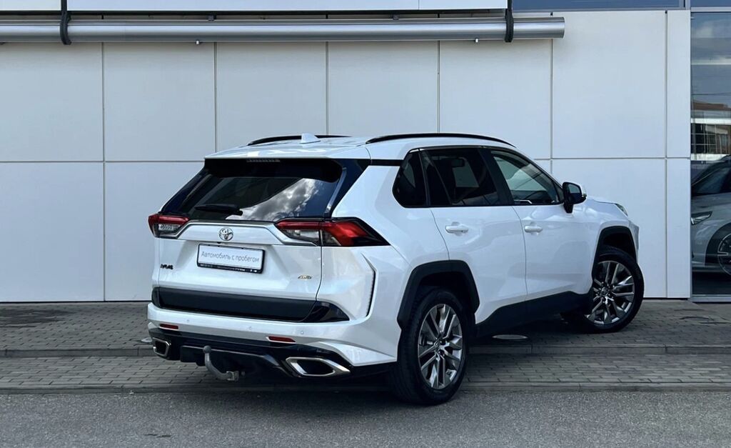 Toyota RAV4 Практичный и экономичный семейный кроссовер с высоким: фото 2