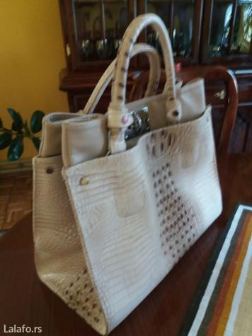 Ostalo: Torba,nosena par puta,platila sam je 5. 500. na lalafo.rs Torba,nosena par puta,platila sam je 5. 500. - Pozarevac