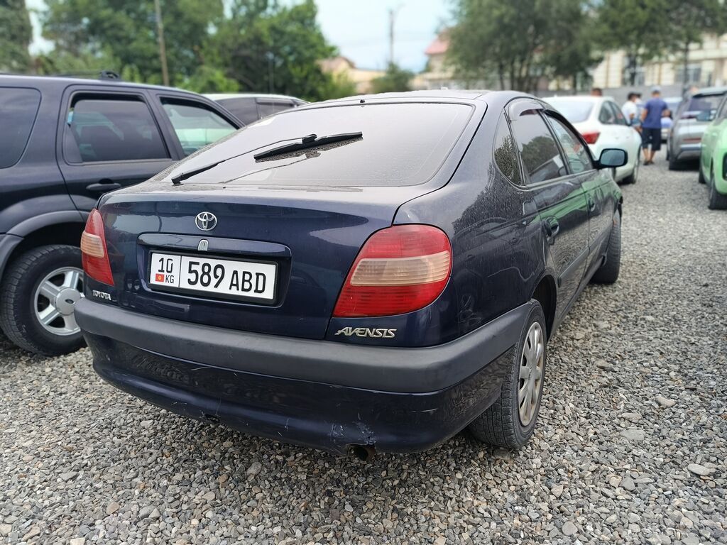 Toyota Avensis: 2001 г., 1.8 л, Автомат, Бензин, Лифтбек: фото 2