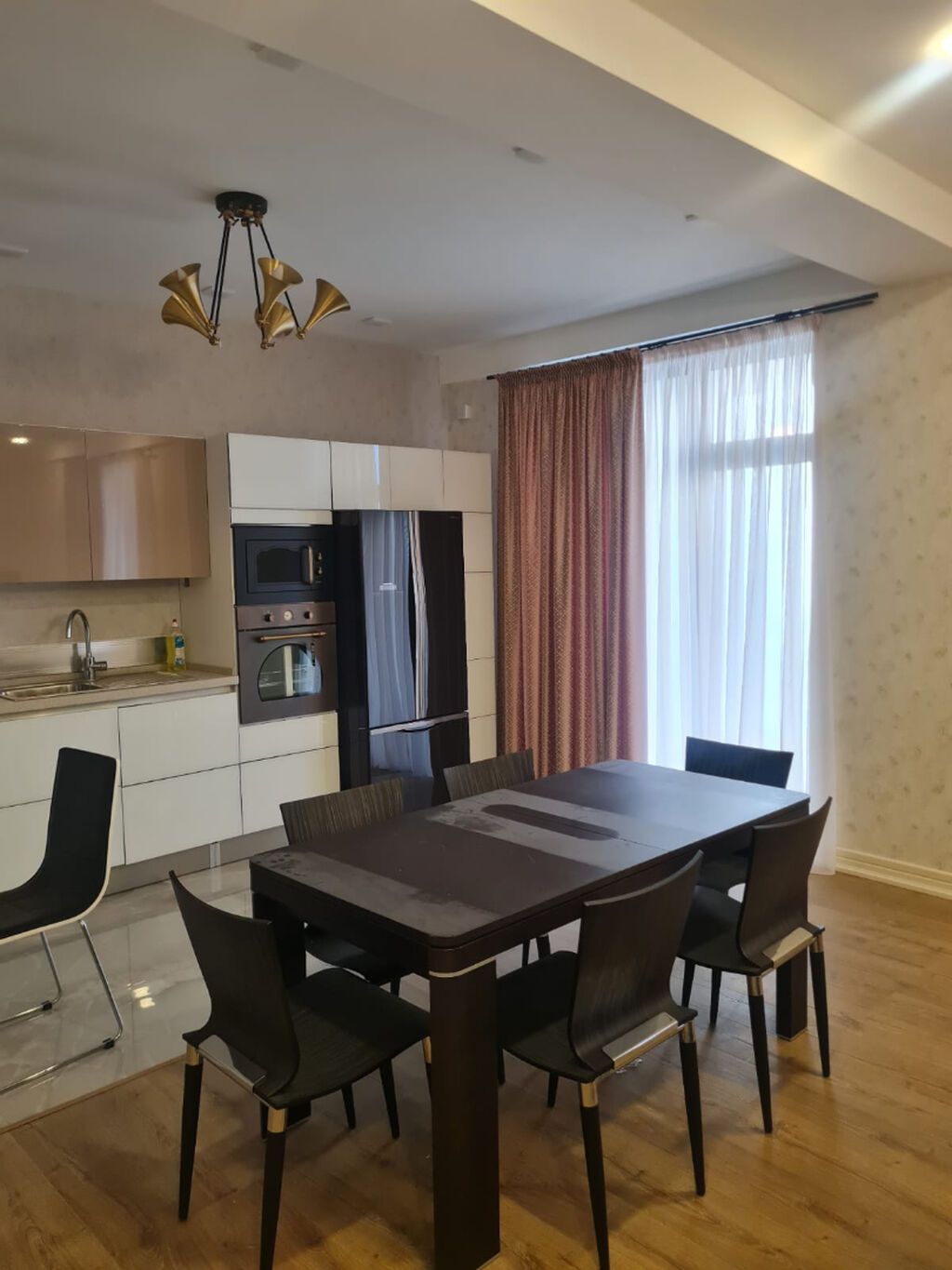 3 otaqlı, Yeni tikili, 137 kv. m