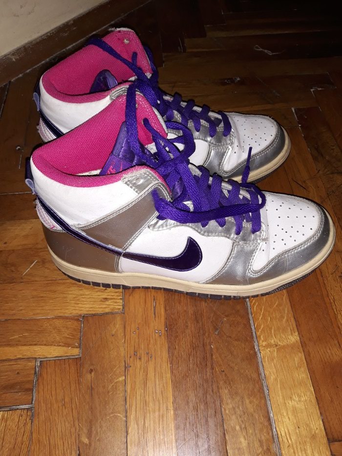 Ženska patike i atletske cipele: Nike patike, broj 38,5 (dužina gazišta 24cm). na lalafo.rs Nike patike, broj 38,5 (dužina gazišta 24cm). - Valjevo