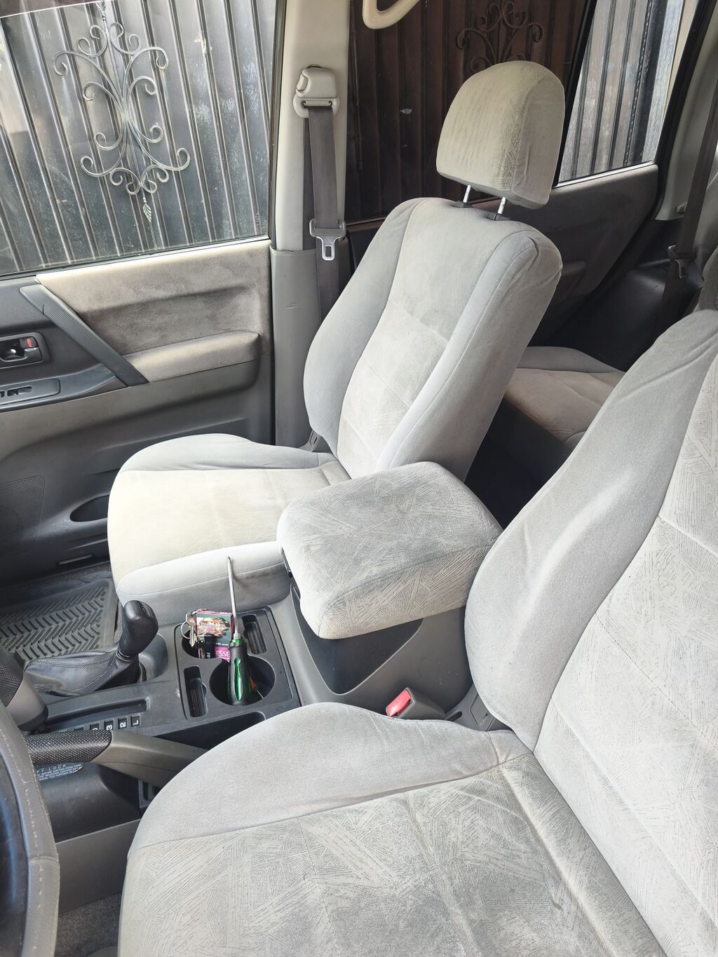 Mitsubishi Montero: 2002 г., 3.5 л, Автомат, Газ, Внедорожник: фото 7