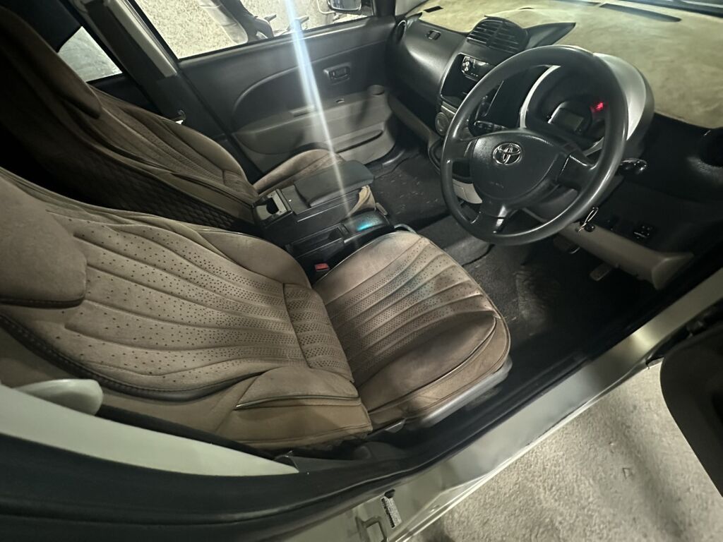 Toyota Passo: 2004 г., Автомат, Бензин, Хэтчбэк: фото 7