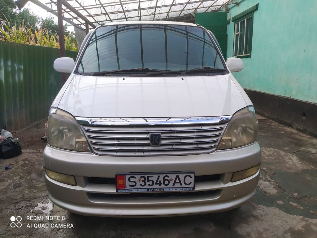 Toyota Regius 2000 г., 2.7 л, автомат, газ: фото 3