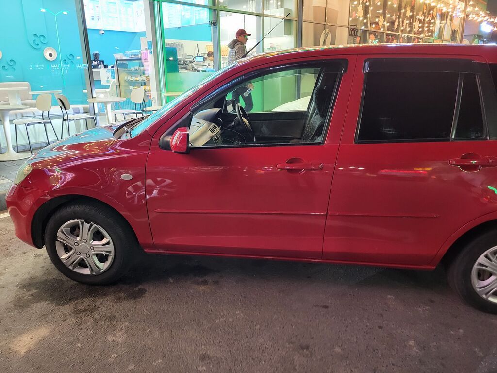 Mazda Demio: 2004 г., 1.5 л, Автомат, Газ, Хэтчбэк: фото 5