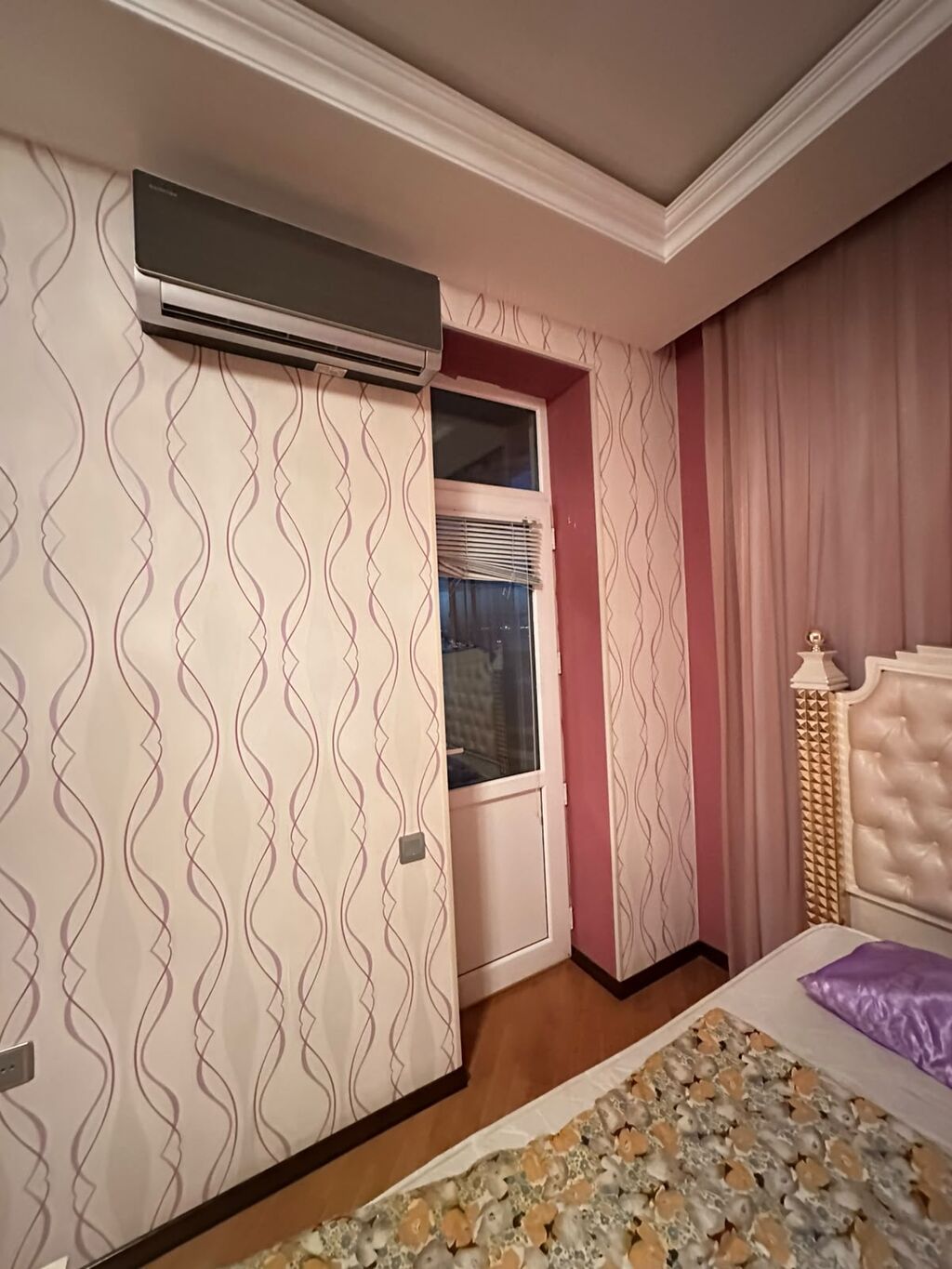 Klassik üslubda tam mebellənmiş 2 otaqlı mənzil (yataq otağı + mətbəx